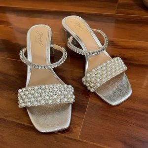 Jewel Badgley Mischka Embellished Pearl Heels